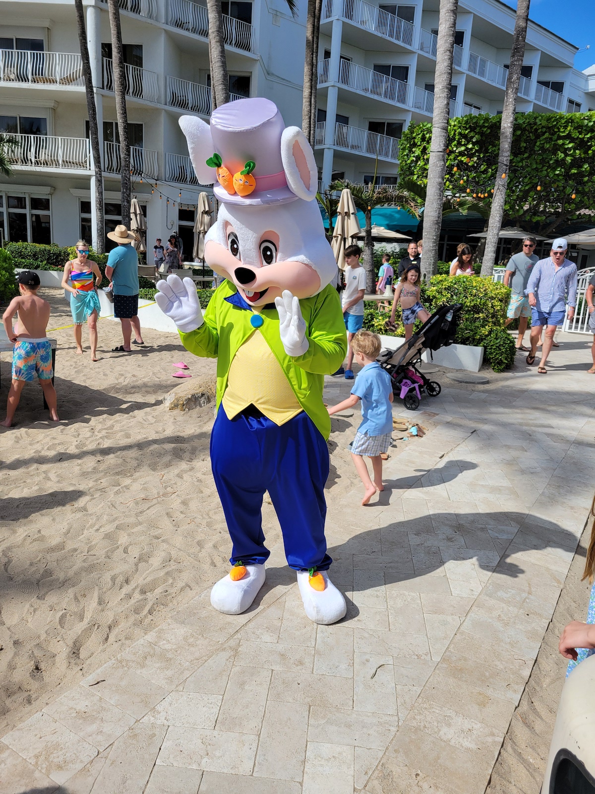 Easter 2024 at Lago Mar easter bunny with kids during hunt