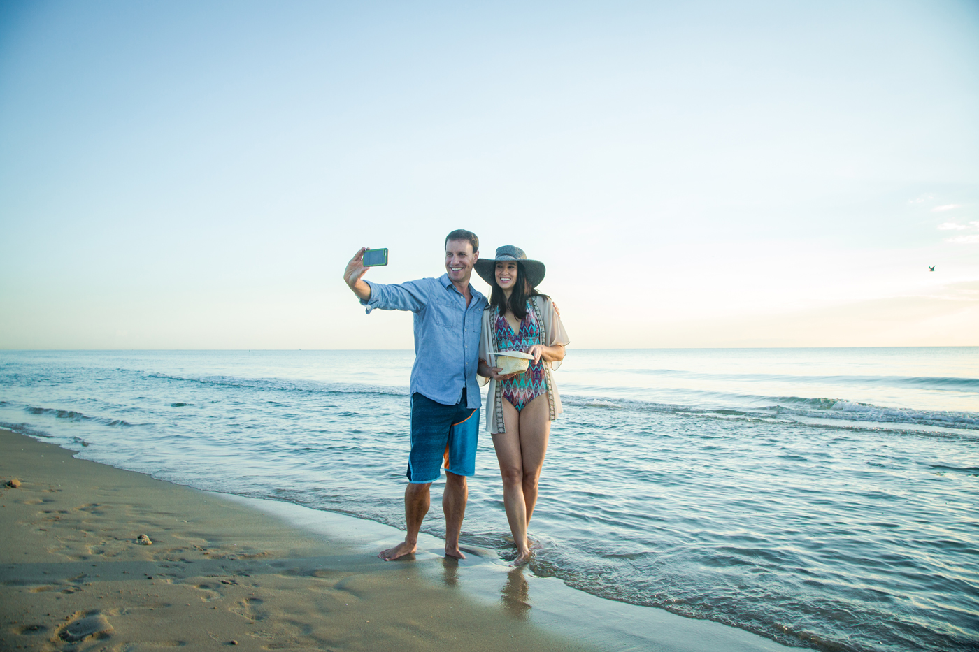 couple vacation selfie beach